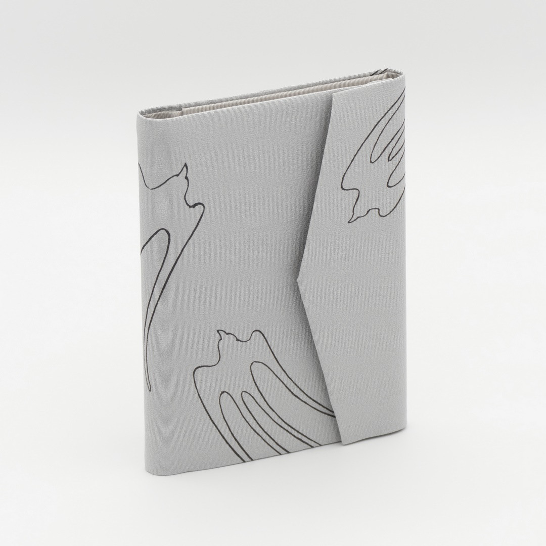 京友禅　お薬手帳ケース『TONE & TONE』　つばめ