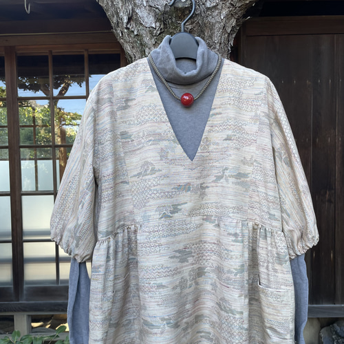 着物リメイク紬のギャザーワンピース 着物リメイク】脇ギャザーの前開きワンピース/紬 | iichi 日々の