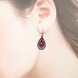 推し色♡黒透かしステンレスピアス／紫 4枚目の画像