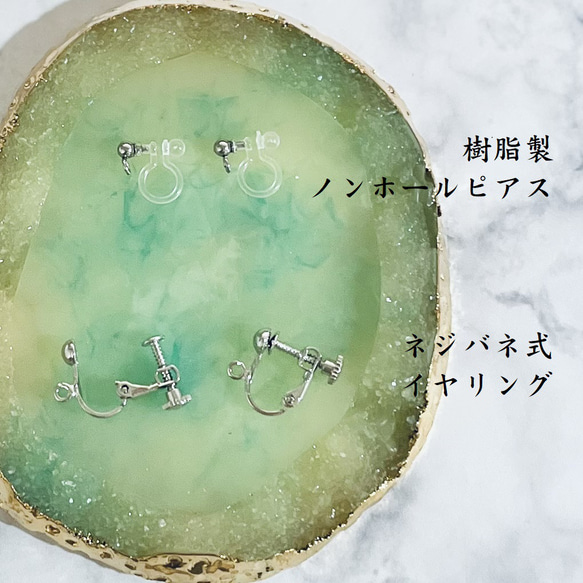 黒ハート透かし／樹脂ピアス／ターコイズブルー 5枚目の画像
