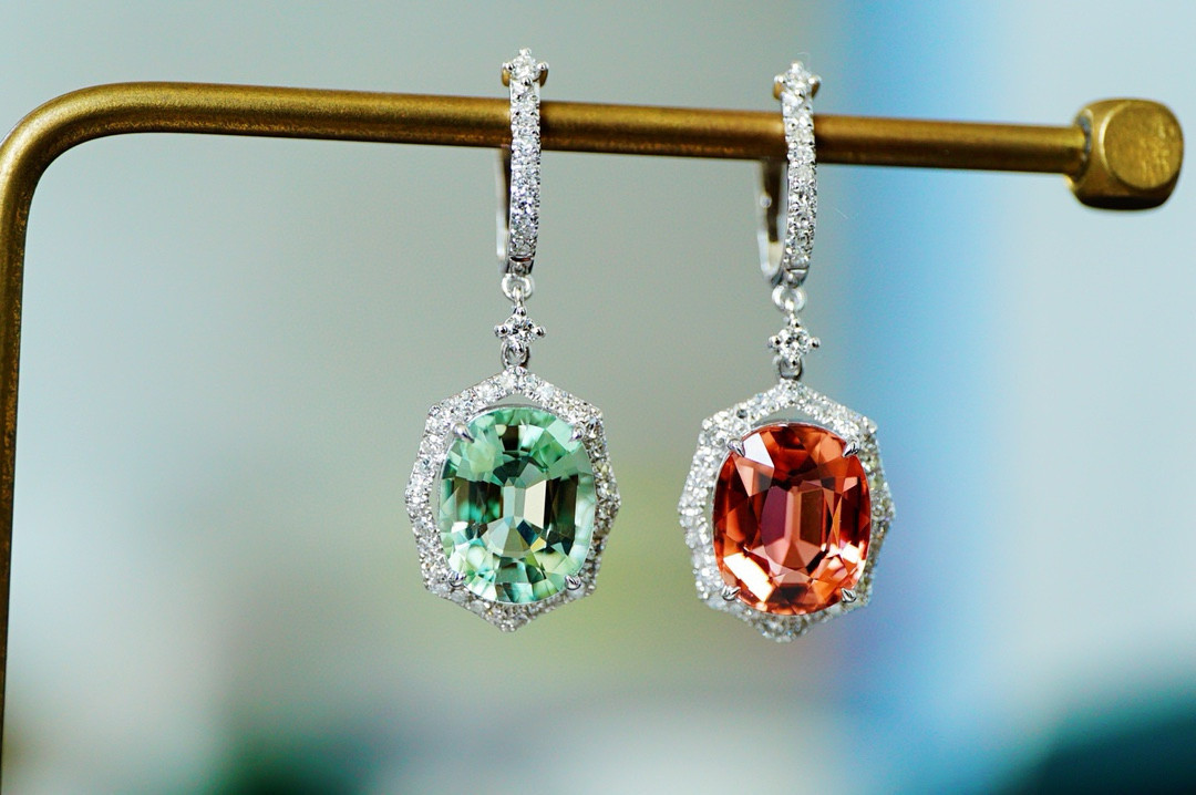 「個性」K18 天然ツァボライト　天然ダイヤモンド　生命力、調和、落ち着き、決断力、実行力 1月誕生石 ピアス