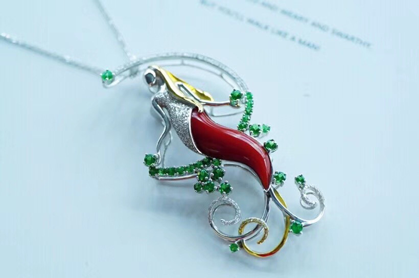 「マーメイド」 K18イエローゴールド　天然血赤サンゴ 珊瑚 天然ダイヤモンド　情熱　3月誕生石　ペンダント　ユニーク