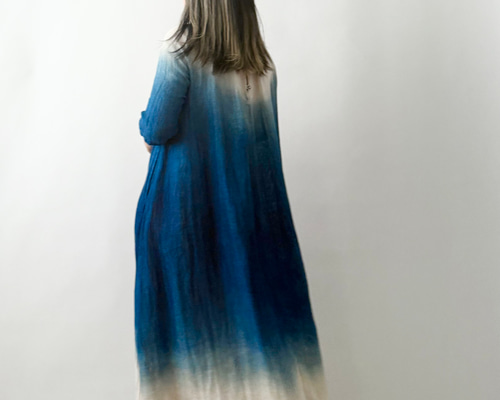藍染めのワンピース☆麻100%】植物染料│ナチュラルな手触り│後ろ