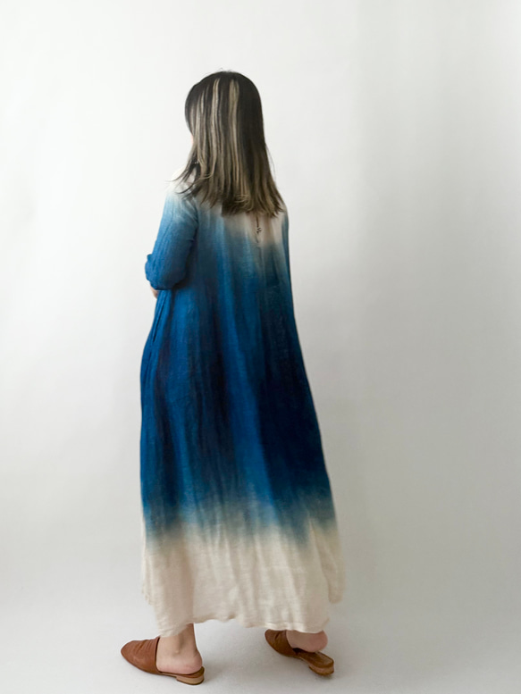 藍染めのワンピース☆麻100%】植物染料│ナチュラルな手触り│後ろ