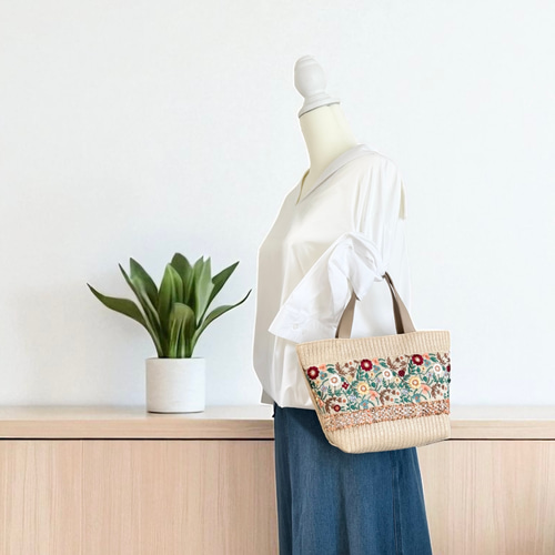 インド／刺繍】かごバッグ 軽量/フラワーガーデン（新作） かご