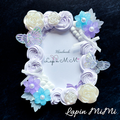 受注製作】白 紫 ホイップデコ 硬質トレカケース B8 薔薇 蝶 カード