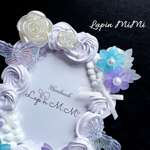 受注製作】白 紫 ホイップデコ 硬質トレカケース B8 薔薇 蝶 カード