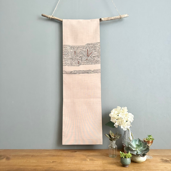 帯のタペストリー　流木×涼しげなベージュ　テーブルランナー使用可　小物　和モダン　着物　リメイク インテリア　和室 1枚目の画像