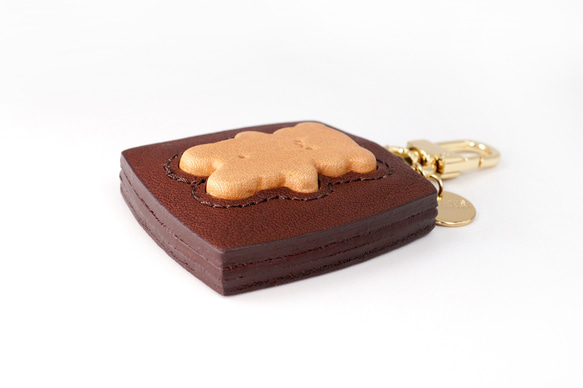 くまちゃんブラウニーのキーホルダー（本革製）／お菓子な革小物 5枚目の画像