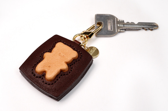 くまちゃんブラウニーのキーホルダー（本革製）／お菓子な革小物 11枚目の画像