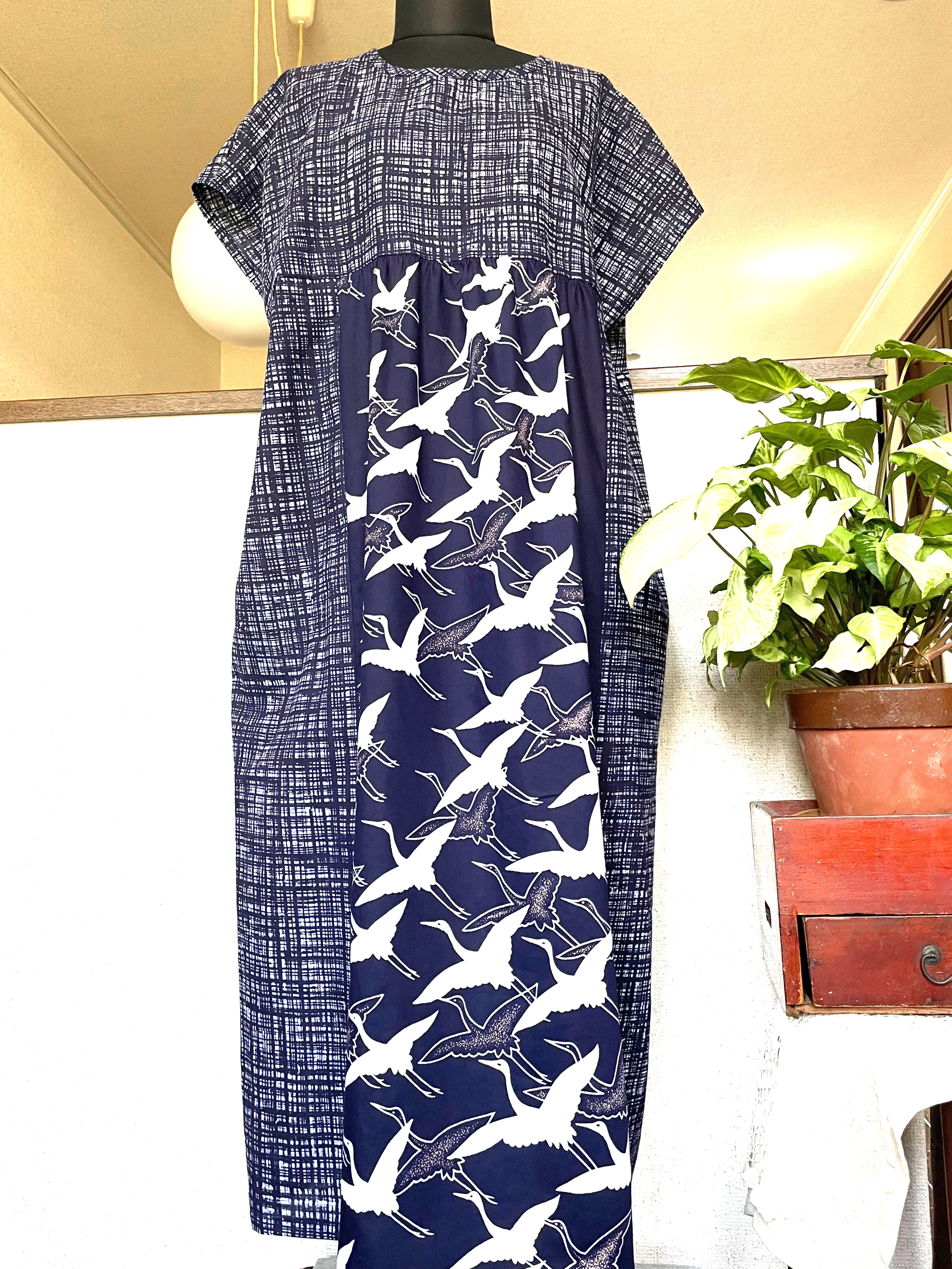 人気のゆったり涼しい　浴衣リメイク　ゆったり　ギャザー切り替え　ワンピース　鶴