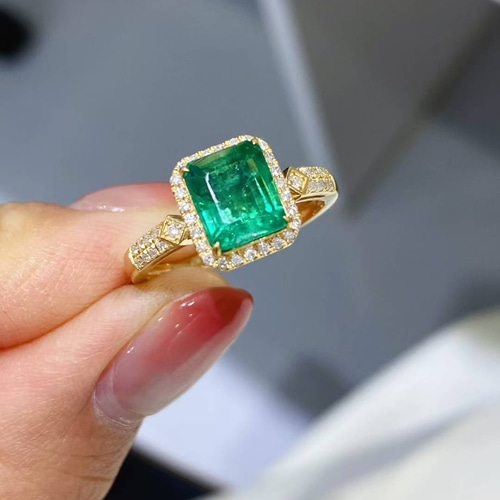 K18＊ネオン感あふれるエメラルド＆ダイヤリングになります K18＊ネオン感あふれるエメラルド＆ダイヤリングになります K18