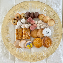 puapuaオリジナルビションのクッキー缶 2枚目の画像