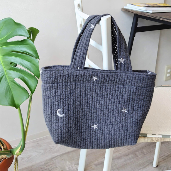 プチトートバッグ ダークグレー 星＆月刺繍入りヌビ ご近所トート