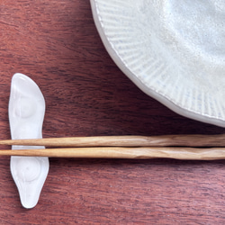ガラスで作った白花豆のお箸置き（3客） 2枚目の画像
