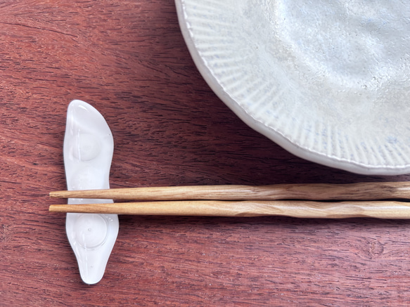 ガラスで作った白花豆のお箸置き（3客） 2枚目の画像