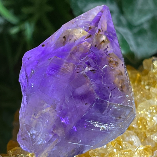 ゴールドカコクセナイト 紫水晶 アメジスト 結晶 原石 ラフストーン