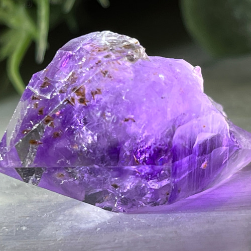 ゴールドカコクセナイト 紫水晶 アメジスト 結晶 原石 ラフストーン