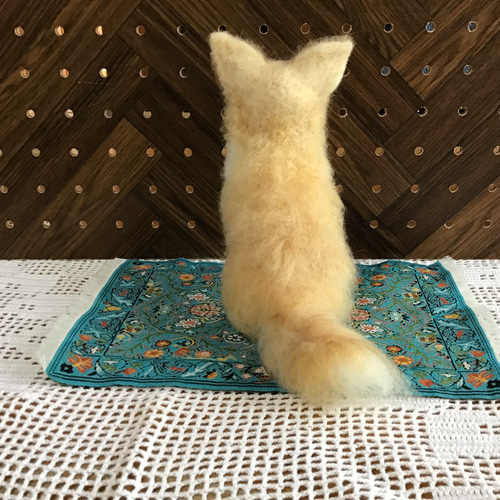 ロングコートチワワ（パーティーカラー）お座りポーズ 羊毛フェルト