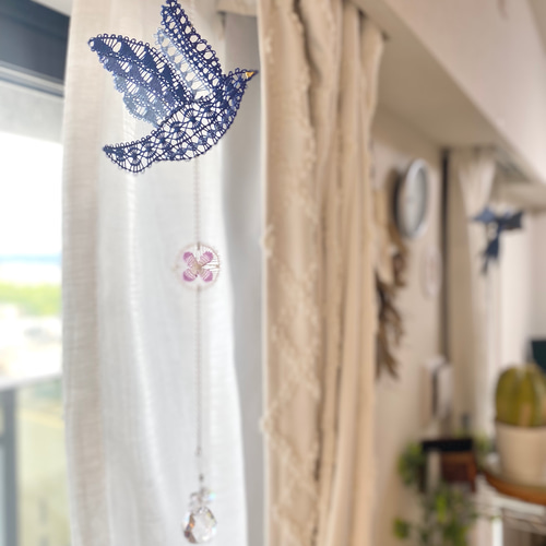 青い鳥 糸のモチーフとサンキャッチャー ニャンドゥティ 刺繍 ギフト