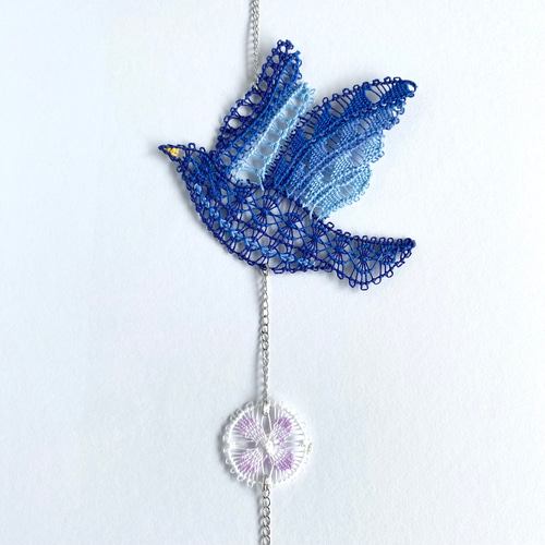 青い鳥 糸のモチーフとサンキャッチャー ニャンドゥティ 刺繍 ギフト