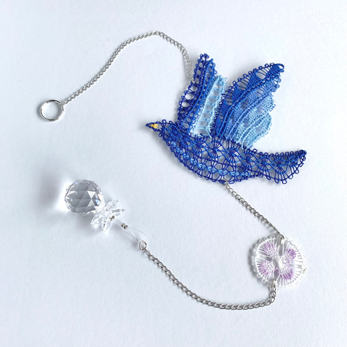 青い鳥 糸のモチーフとサンキャッチャー ニャンドゥティ 刺繍 ギフト