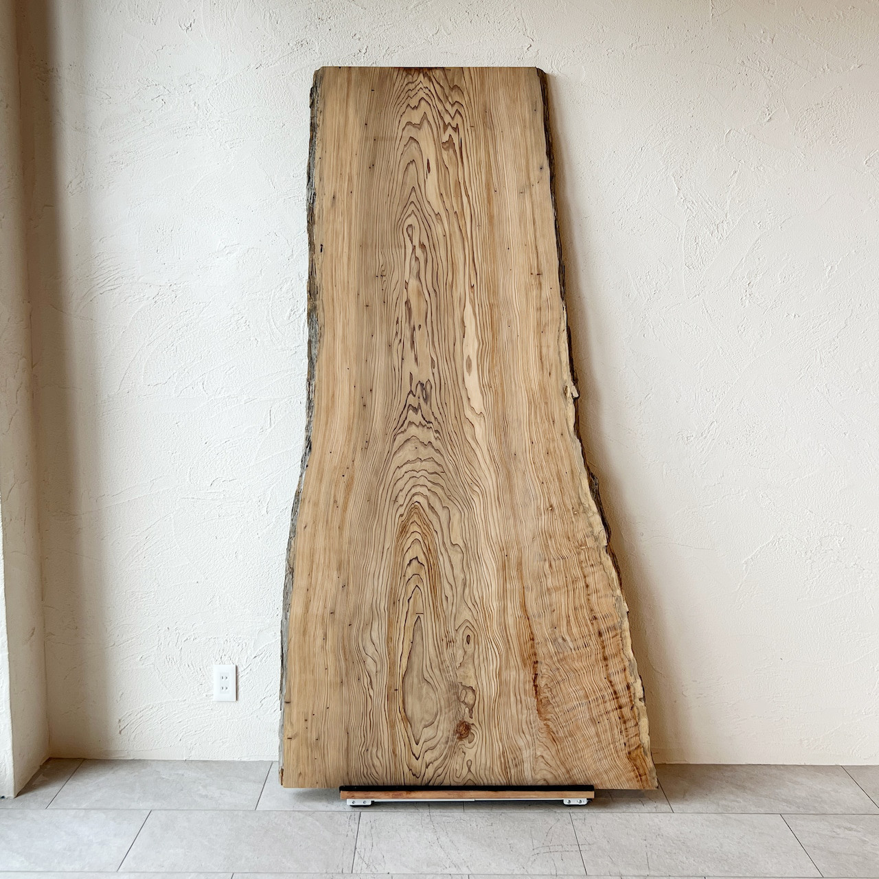 【希少材】屋久杉 一枚板 高周波プレス済み 虎杢目 Lサイズ 幅：約2100mm×奥行：約1095mm(最大)