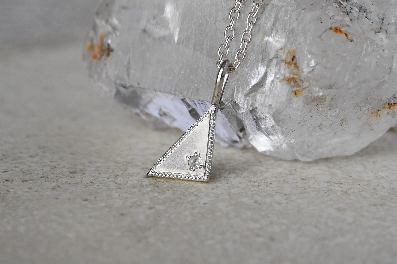 銀の欠片～ブルームーンストーン～