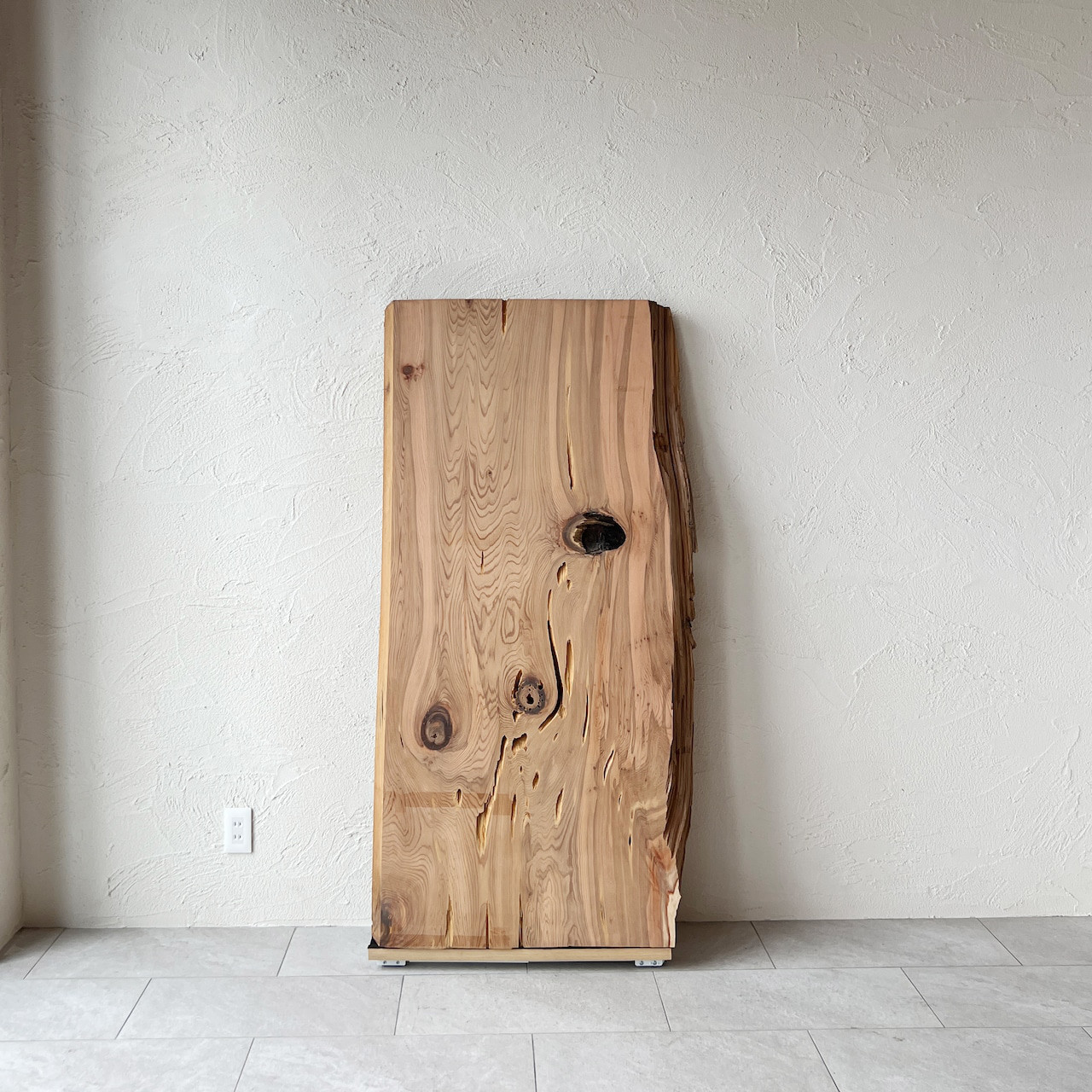 【オーダーメイド】杉 一枚板 高周波プレス済み Mサイズ 幅：約1590mm×奥行：約713mm(最大) 天板厚：約93