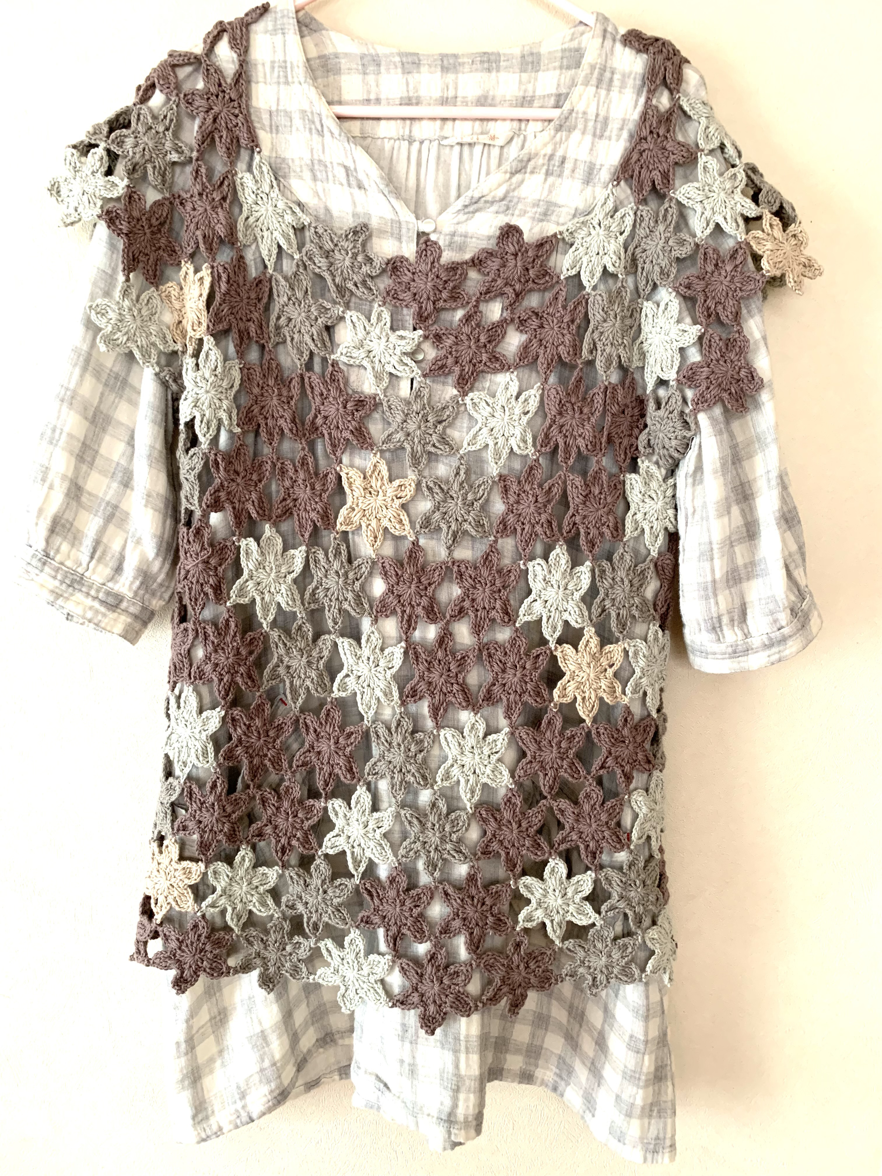 モチーフ繋ぎのプルオーバー