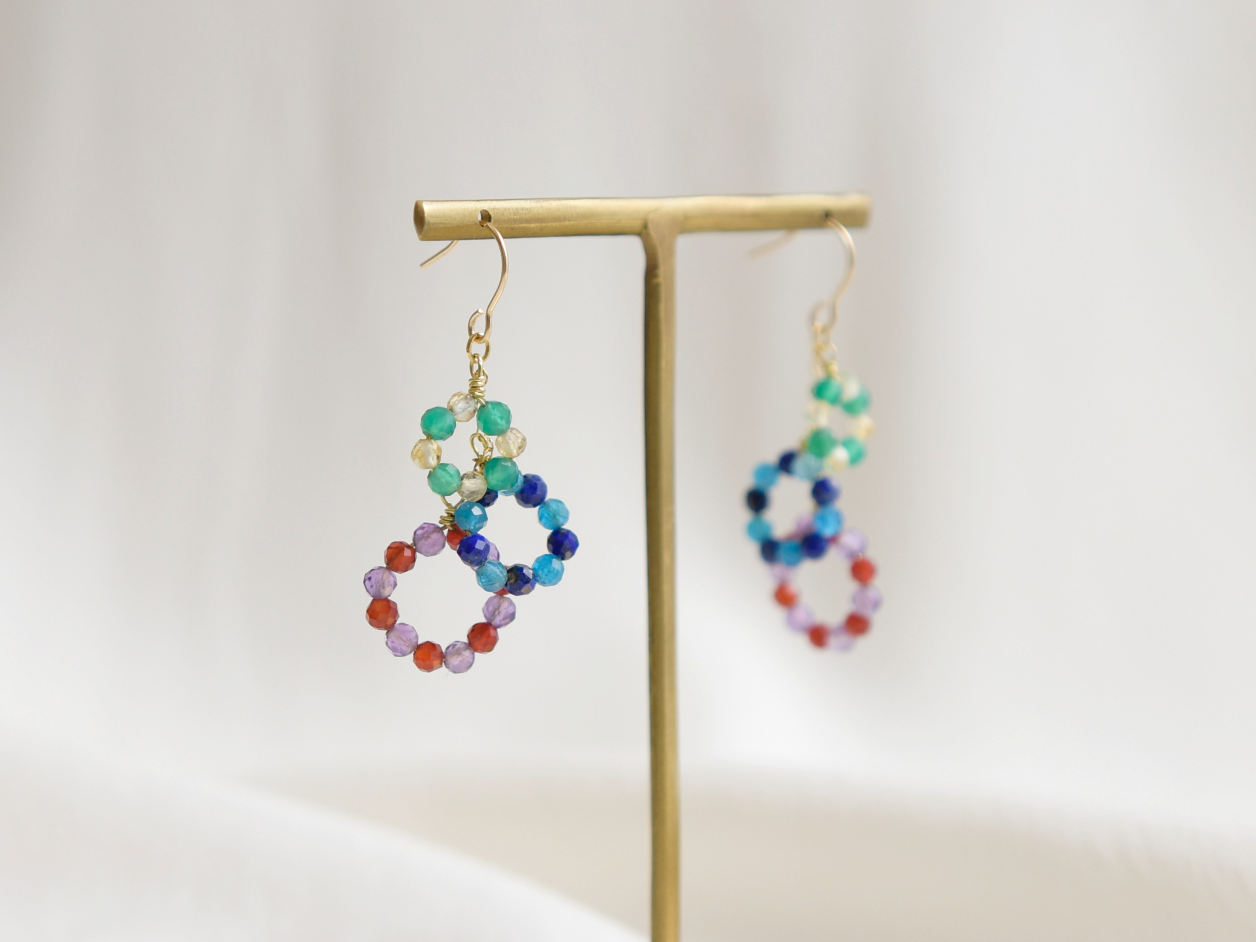 打ち上げ 花火　天然石　カラフル　マルチカラー　夏　ゆれる　フープ  ▶︎ ピアス 14kgf ▶︎ 日本の夏2025