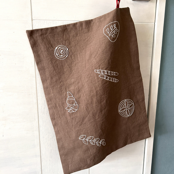 パンのオリジナルイラスト⭐︎刺繍マルチクロス 1枚目の画像