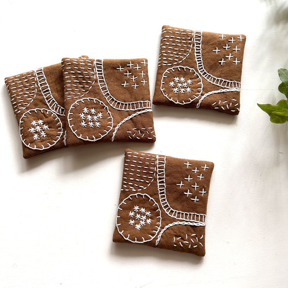 ウォルナットブラウン×ホワイト　北欧風⭐︎刺し子刺繍コースター(1枚) embroidery coaster 5枚目の画像