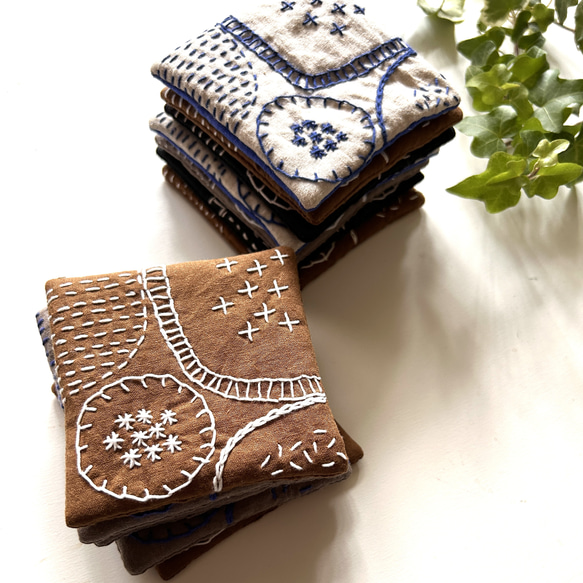 ウォルナットブラウン×ホワイト　北欧風⭐︎刺し子刺繍コースター(1枚) embroidery coaster 2枚目の画像