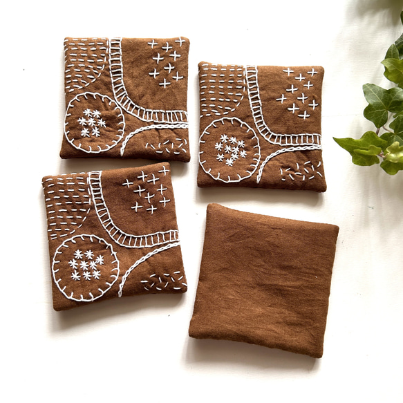 ウォルナットブラウン×ホワイト　北欧風⭐︎刺し子刺繍コースター(1枚) embroidery coaster 1枚目の画像