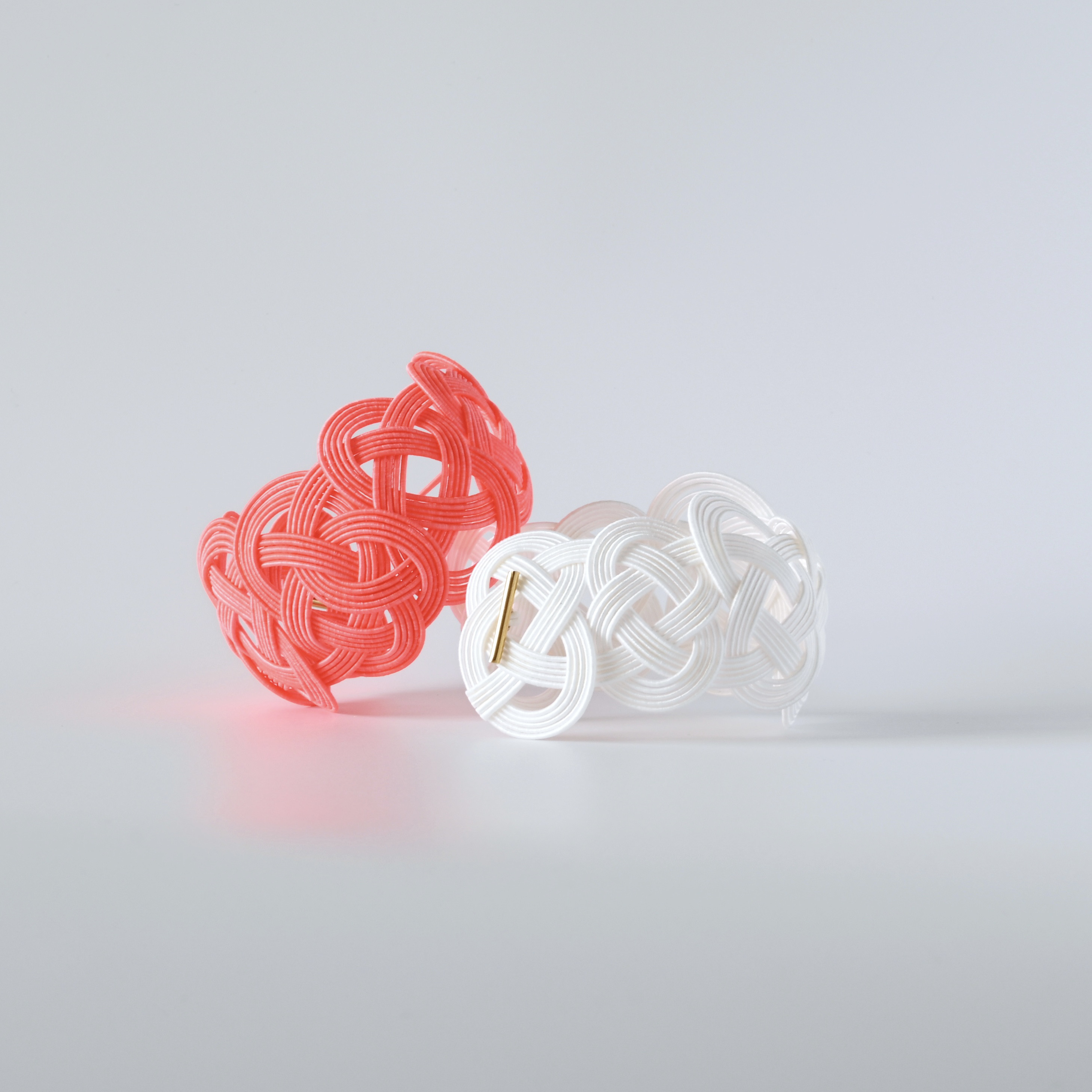 Moku-moku ブレスレット（サンゴ / ホワイト）　水引アクセサリー