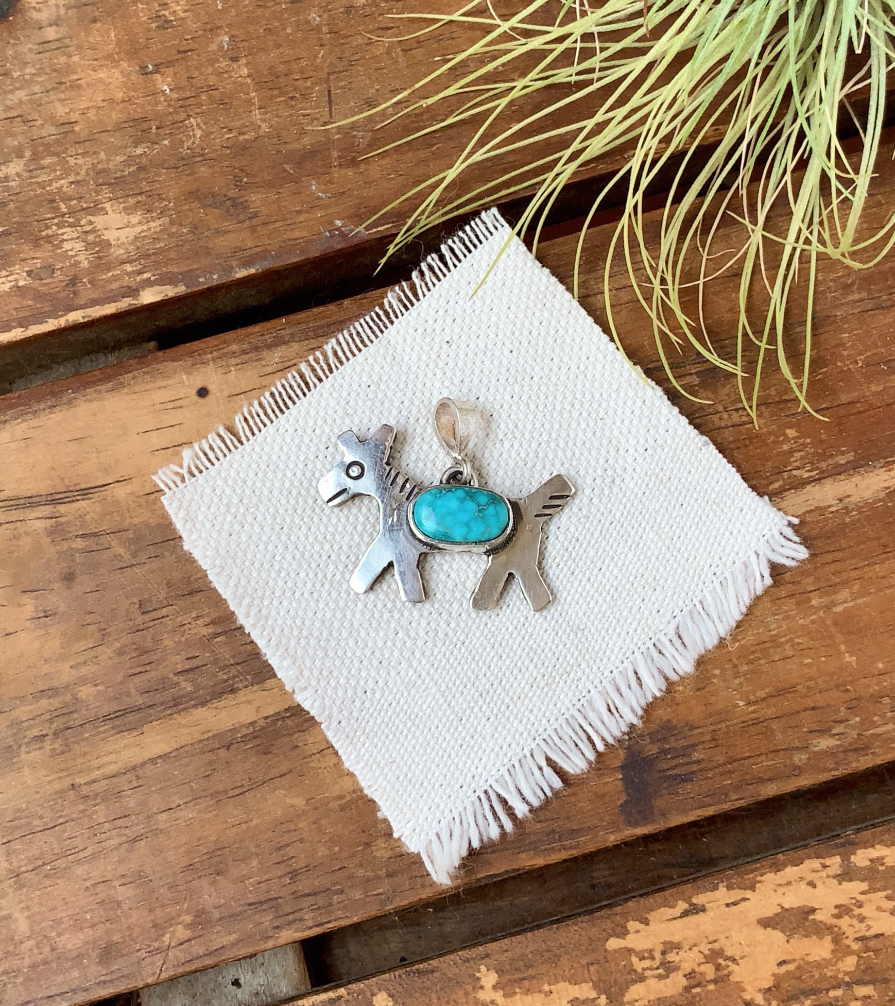 空色の相棒｜キングマンターコイズのホースドッグネックレス|Silver950