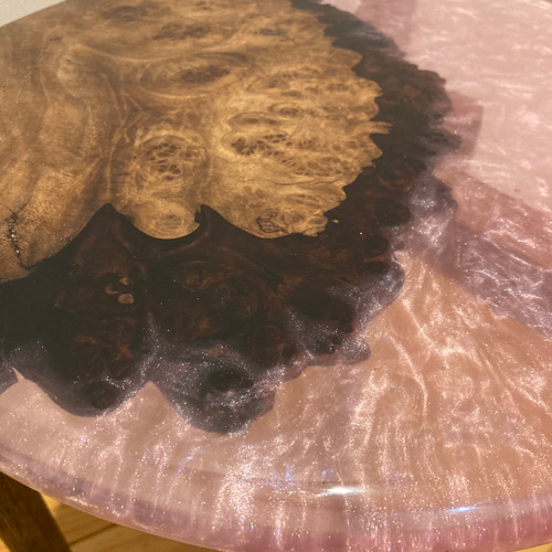 クラロウォールナット瘤×ピンクパールのレジンテーブル 一点物 サイド