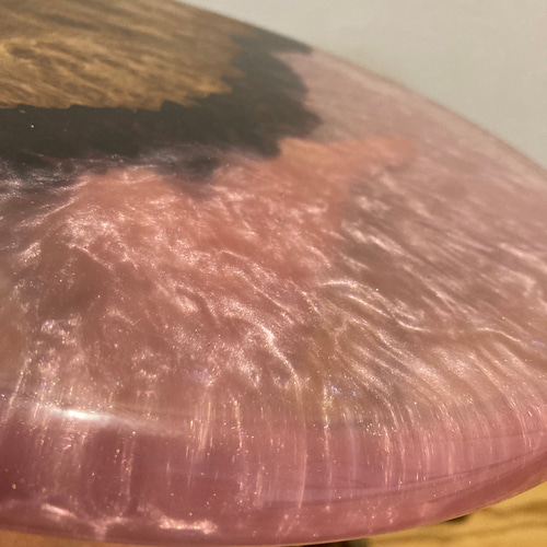 クラロウォールナット瘤×ピンクパールのレジンテーブル 一点物 サイド