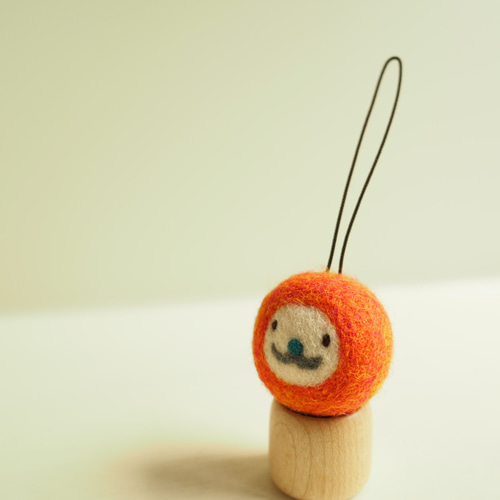 ニコニコさん 〈口髭〉羊毛フェルトぬいぐるみストラップ 携帯