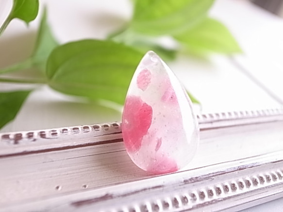 桜色の刻 ロードナイトインクォーツ 穴開き ブラジル産 ルース