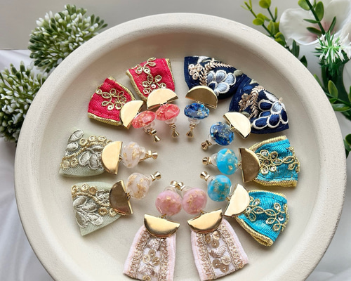 インド／インド刺繍のリボン インド刺繍のきらめきイヤリング／ピアス