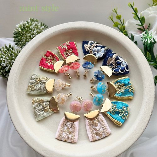 インド／インド刺繍のリボン インド刺繍のきらめきイヤリング／ピアス