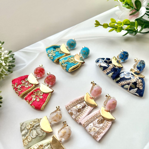 インド／インド刺繍のリボン インド刺繍のきらめきイヤリング／ピアス