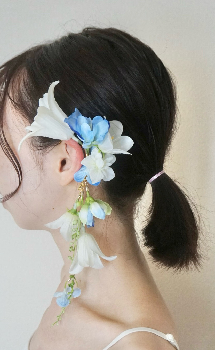 【完成品】Blue x Whiteフラワーのイヤーカフ 4,550円