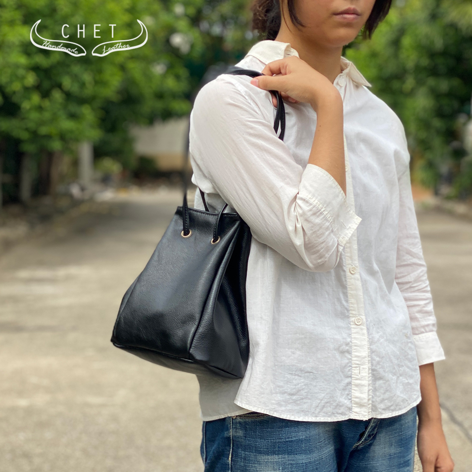 レザーハンドバッグ ショルダーバッグとしても使える２Way紐バッグ・ブラック巾着バッグ