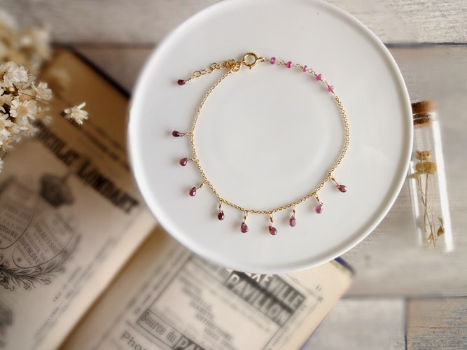 天然石のブレスレット■アラビアンナイト■ サファイヤ レッド