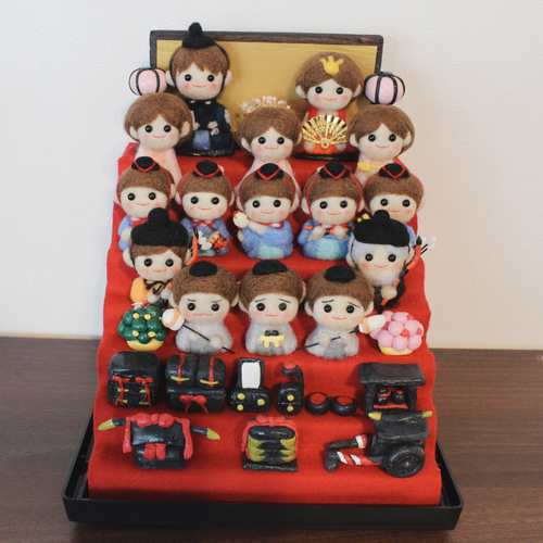 わんこたちのひな祭り(羊毛フェルト)三段飾り棚の色選べます わんこ