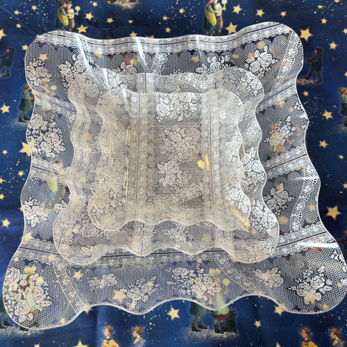 新入荷！夏にぴったり！プチギフトにも！『レース柄 小物入れトレイ