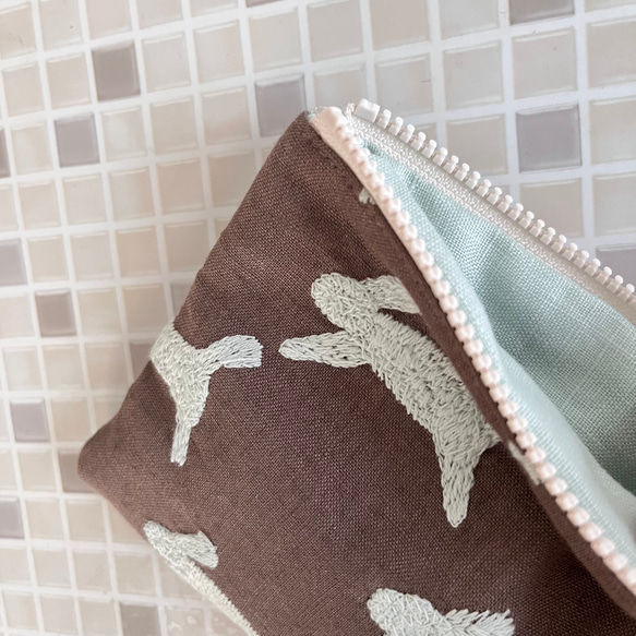 mina perhonen run run run ミニポーチ ミナペルホネン の刺繍生地 2枚目の画像